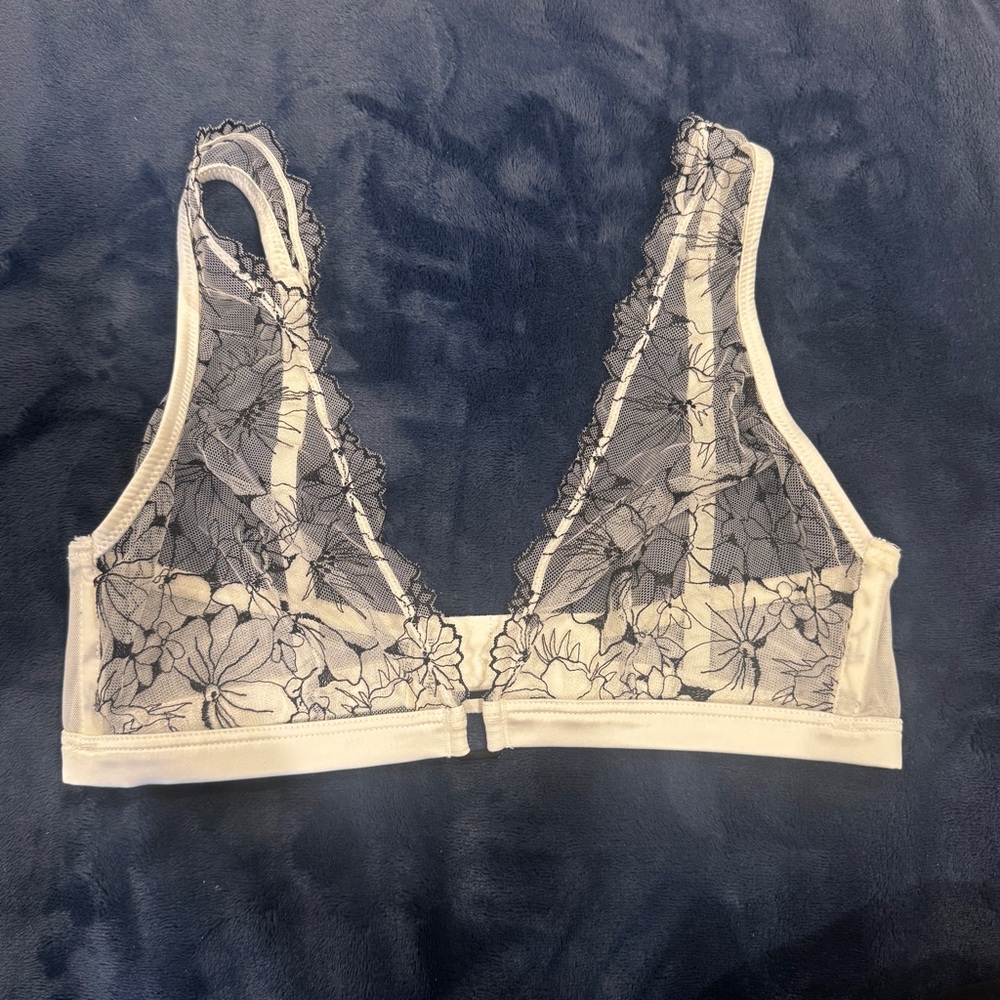Intimissimi Black and White Lace Bra Plunging Neckline